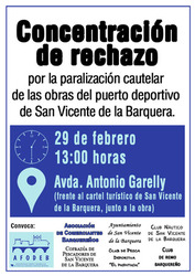 Concentración de rechazo por la paralización cautelar de las obras del puerto deportivo de San Vicente de la Barquera