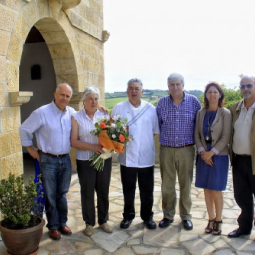 Entregan del primer pack turístico INTUR 2011