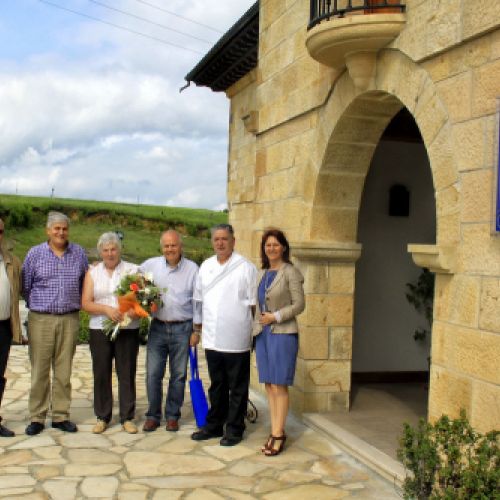 Entrega del primer pack turístico INTUR 2011 (2)